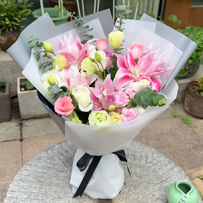 漳州9朵玫瑰混搭百合，爱恋纯真无邪